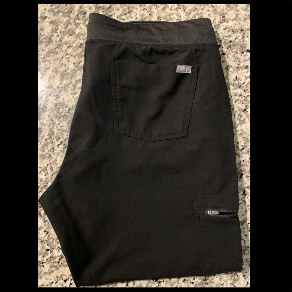 FIGS Black Jogger Scrub Bottoms